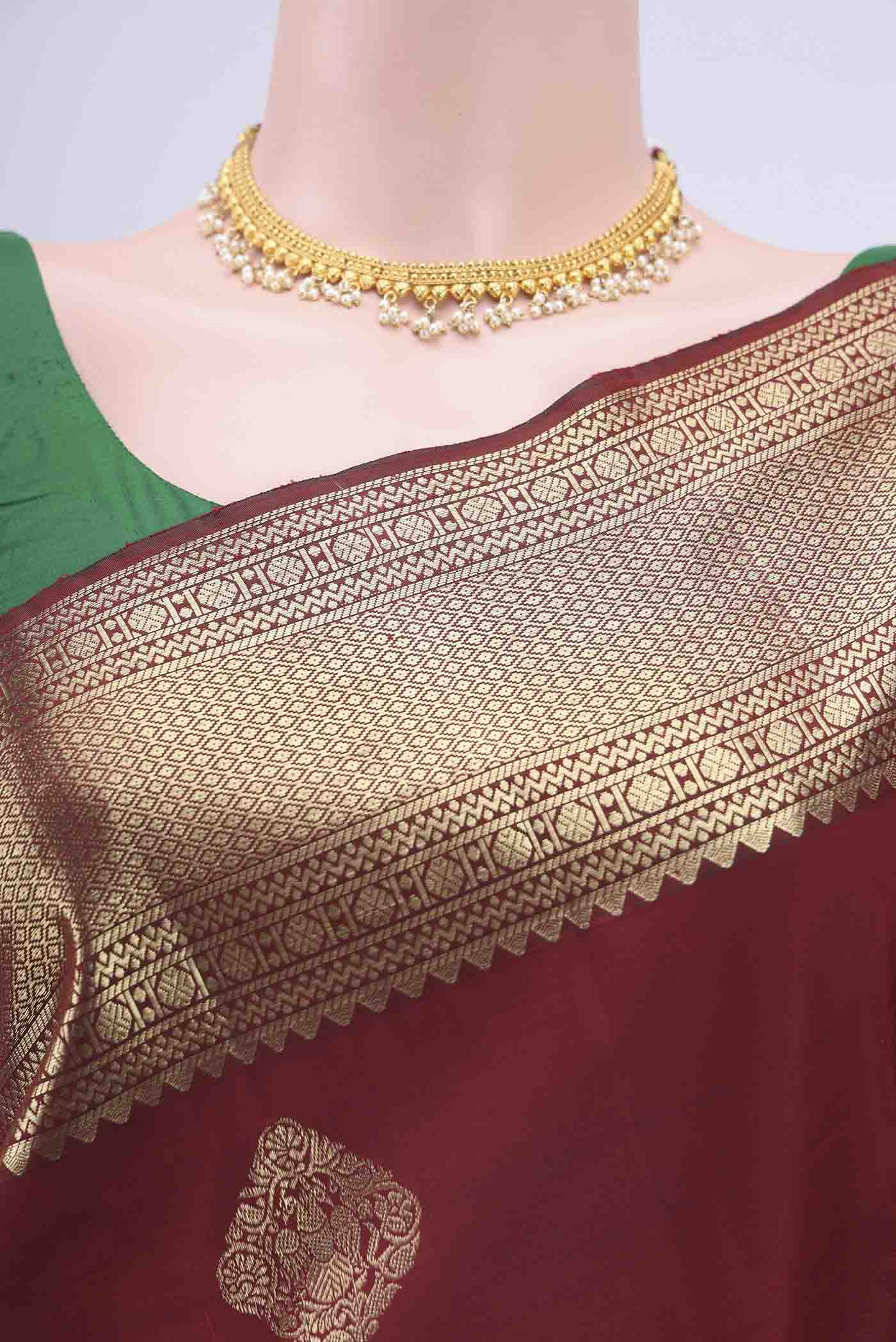 Border image of Maroon Kanchipuram Saree with Zari Butta on the body and Zari Border