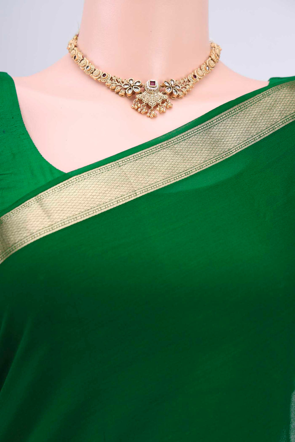 Border image of Bottle Green Dual Tone Mysore Chiffon Saree with Plain Body and Zari Border