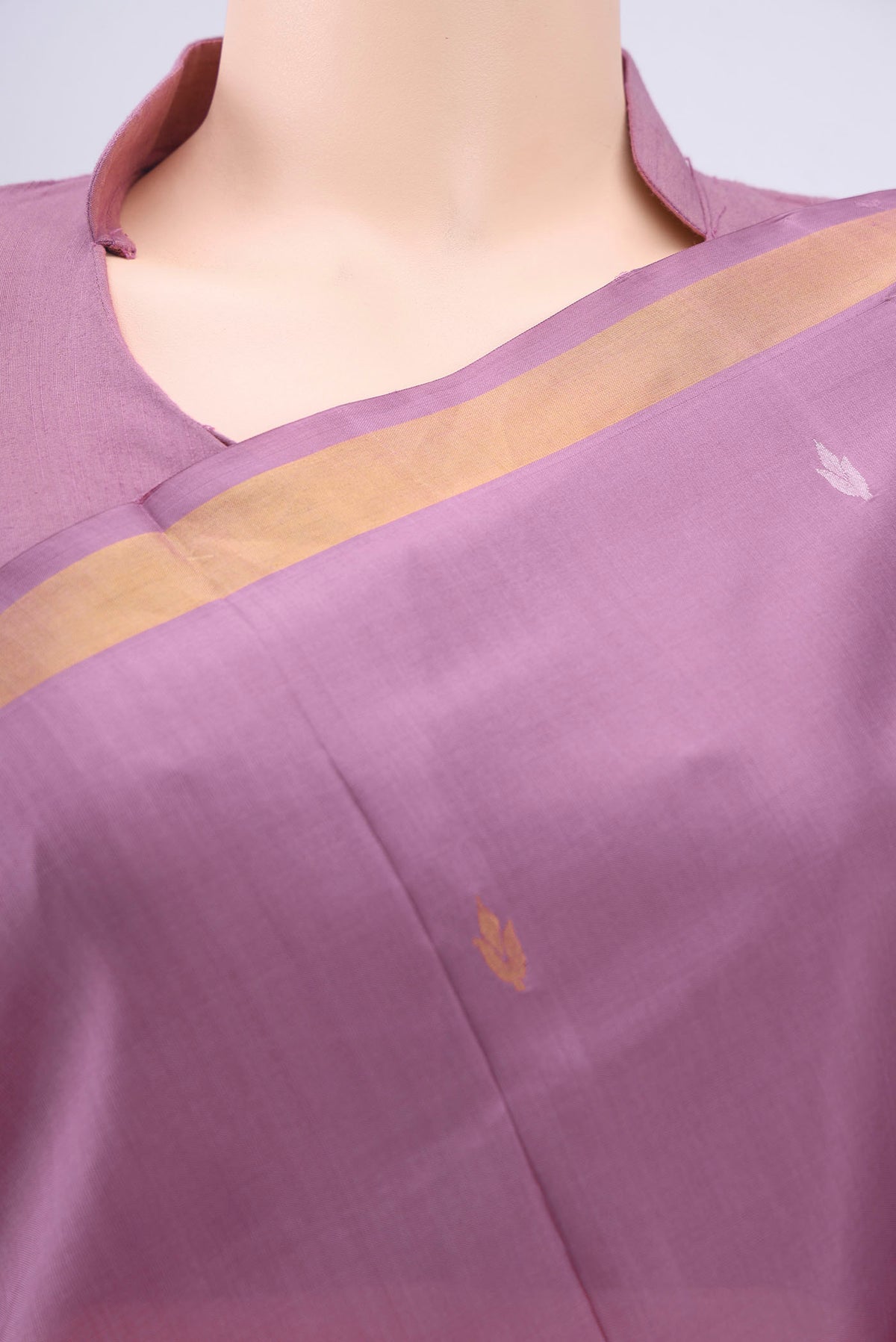 Border image of Lavender Uppada Silk Saree with Zari Butta on the body and Zari Border