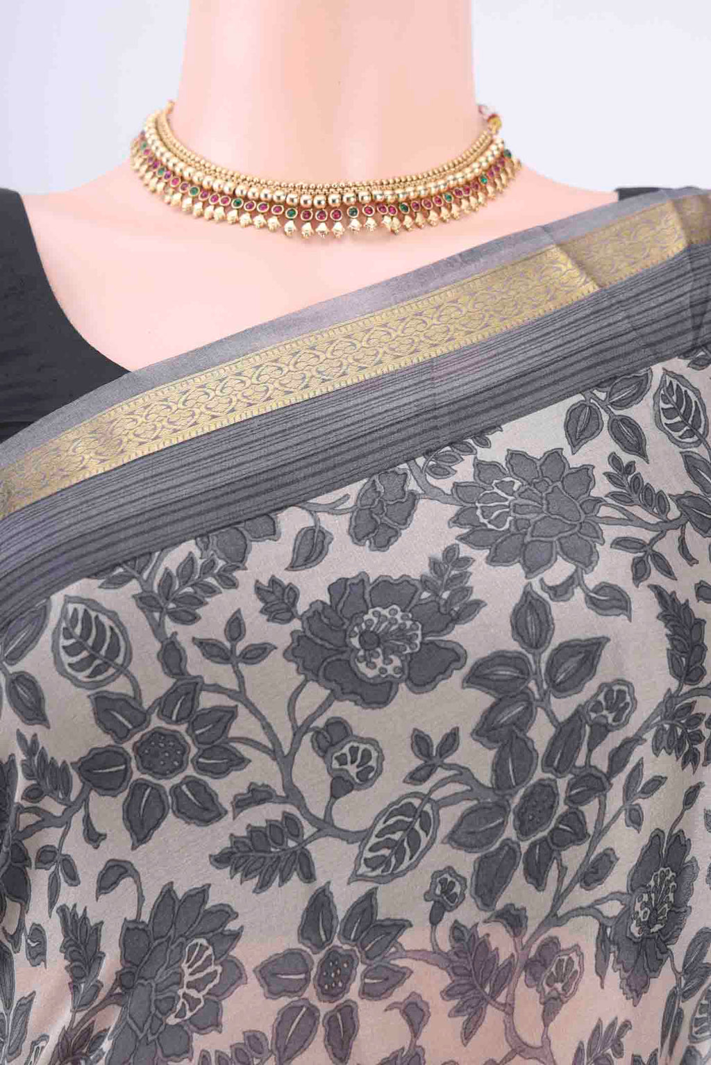 Border image of Davys Grey Mysore Crepe Saree with Floral Print on the body and Printed Border