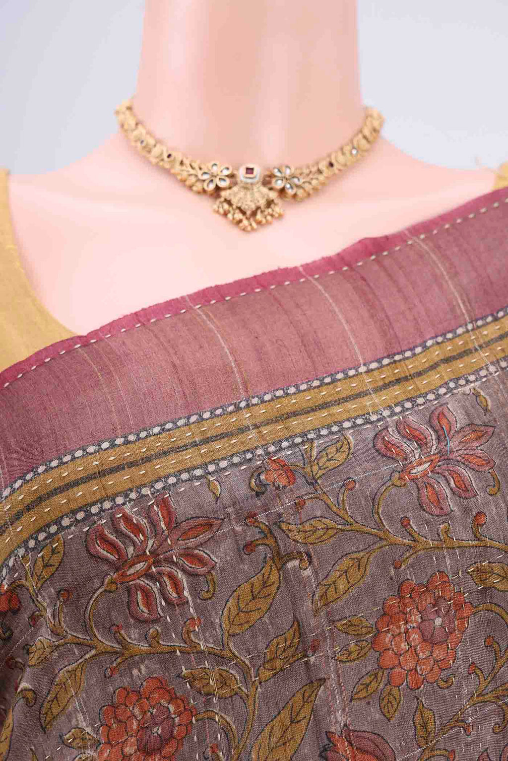 Border image of Davys Grey Tussar Silk Saree with Printed design on the body and Fancy Border. 