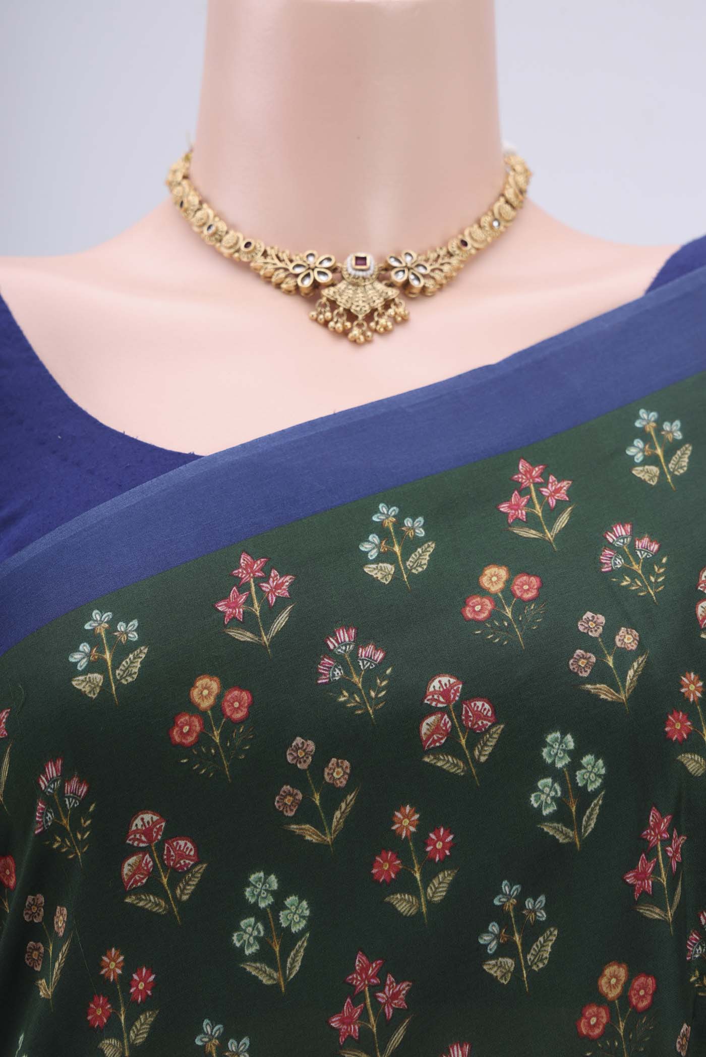 Border image of Bottle Green Printed Silk Saree with Printed design on the body and Plain Border. 