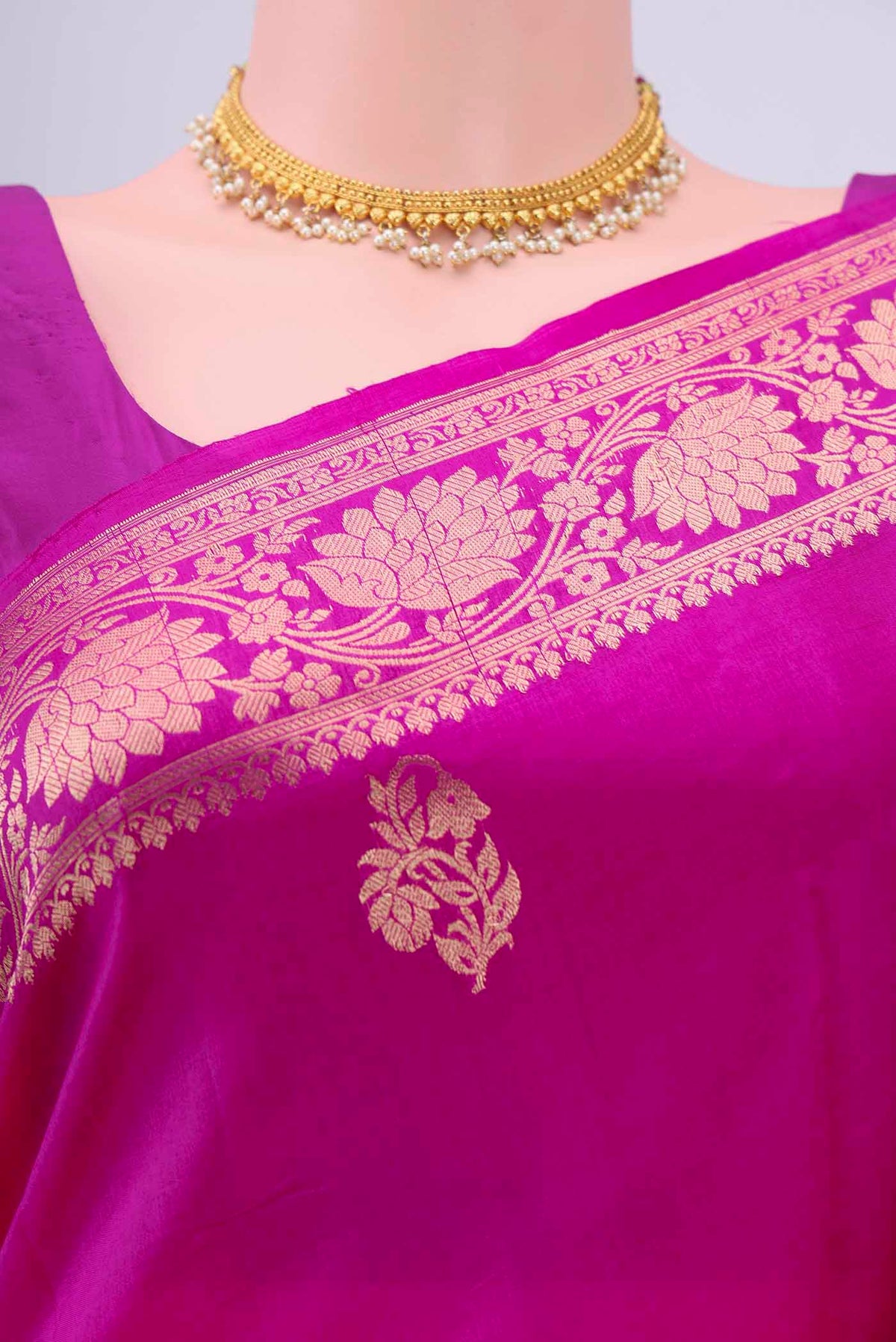 Border image of Rani Pink Banarasi Katan Silk Saree with Zari Butta on the body and Zari Border