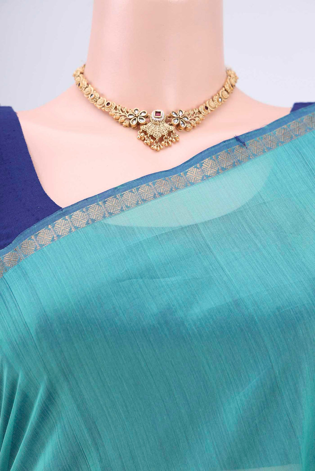 Border image of Dark Blue Maheshwari Silk Cotton Saree with Stripes on the body and Zari Border. 