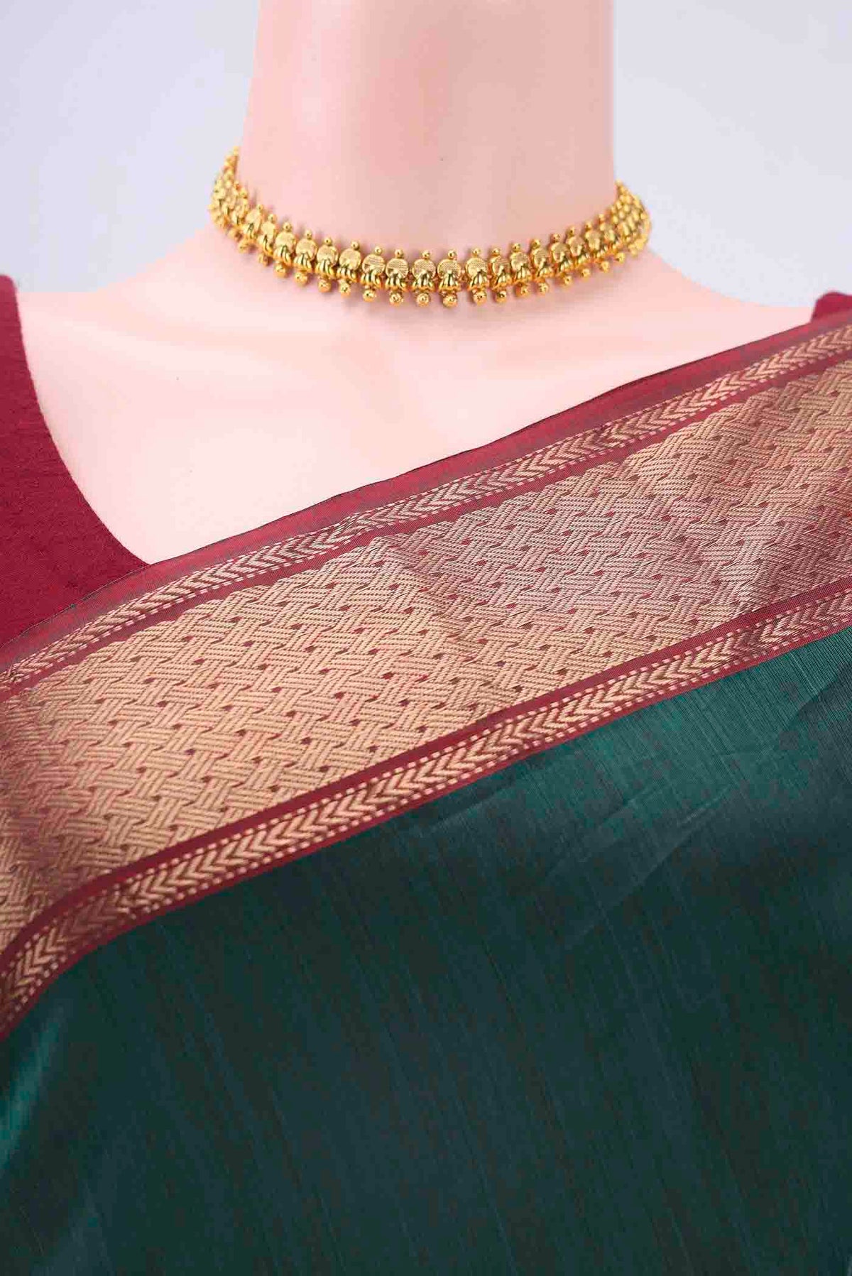 Border image of Green Maheshwari Silk Cotton Saree with Plain Body and Zari Border