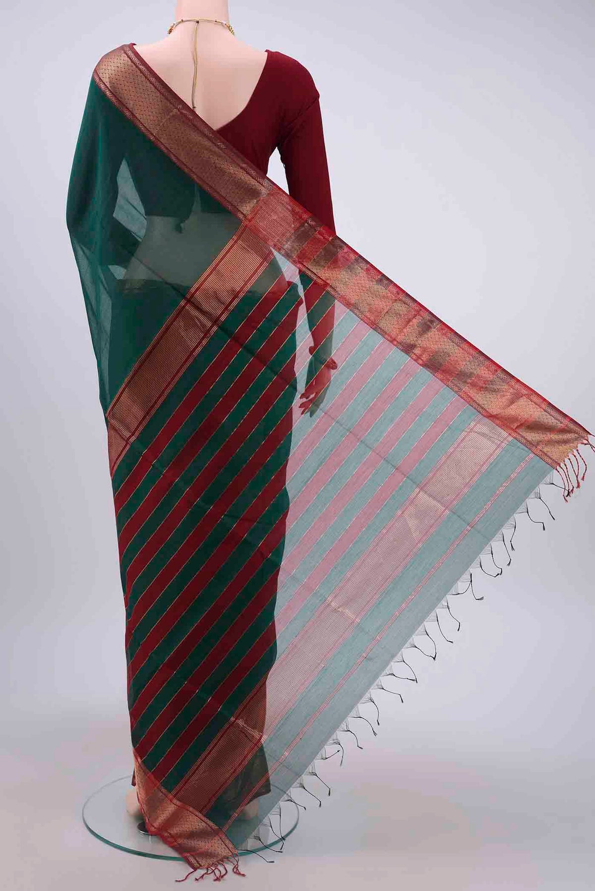 Flat view of Green Maheshwari Silk Cotton Saree with Plain Body and Zari Border