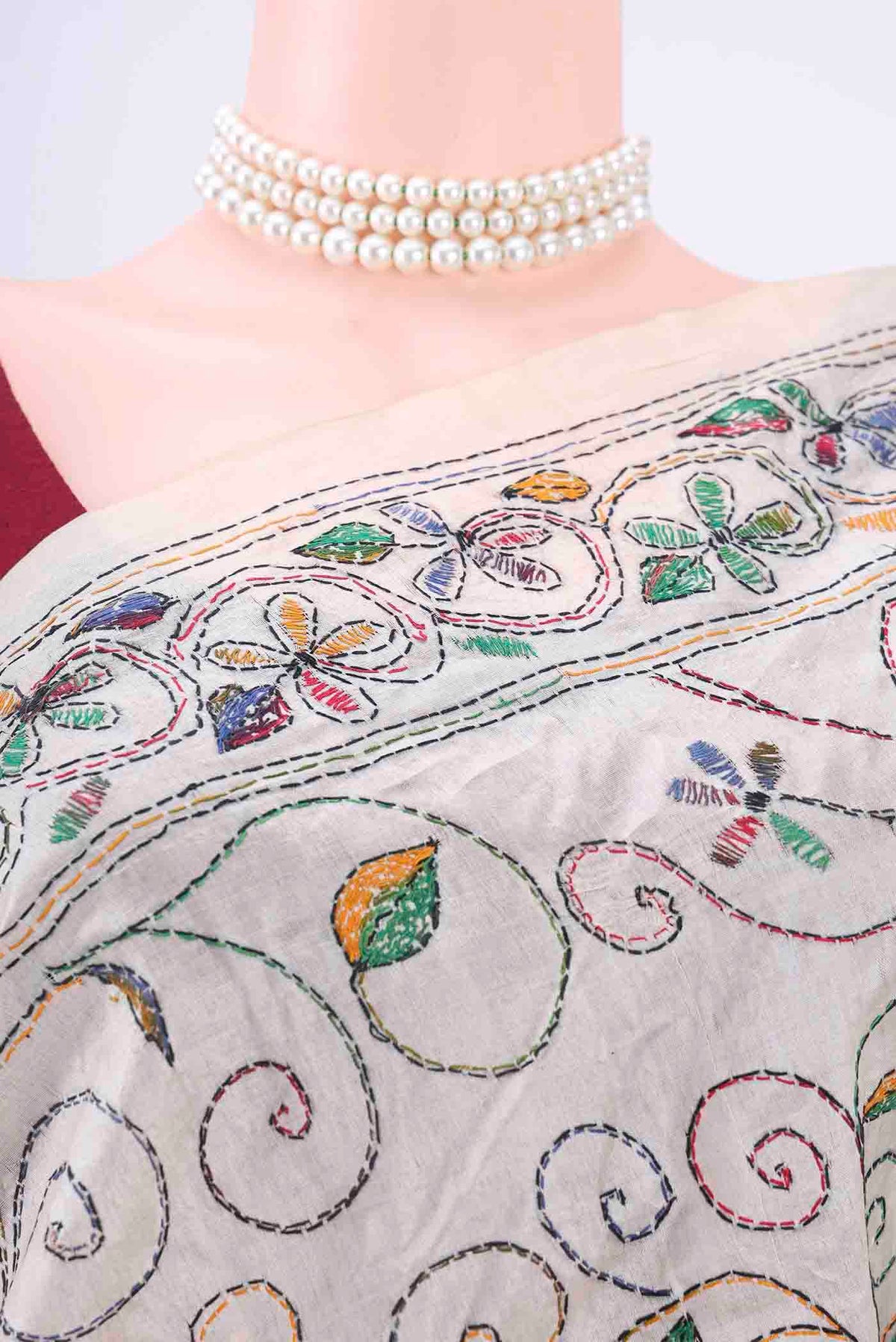 Border image of Beige Kantha Silk Saree with Kantha Work on the body and Thread Border