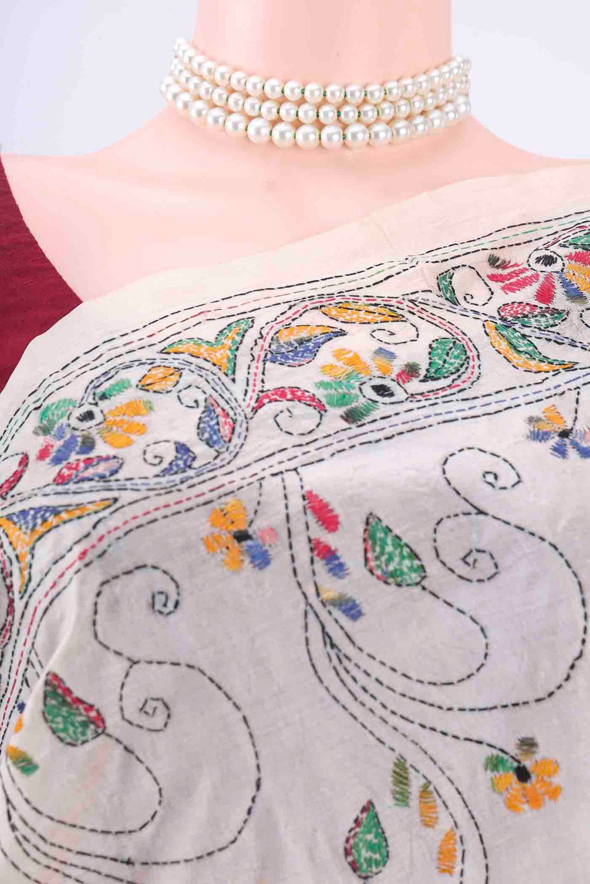Border image of Beige Kantha Silk Saree with Kantha Work on the body and Thread Border