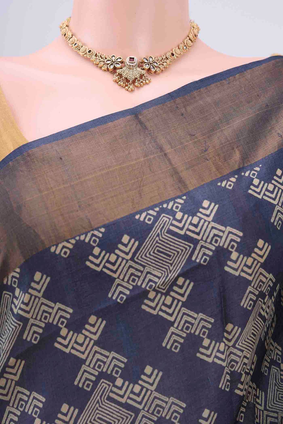 Border image of Davys Grey Dual Tone Tussar Silk Saree with Printed design on the body and Zari Border