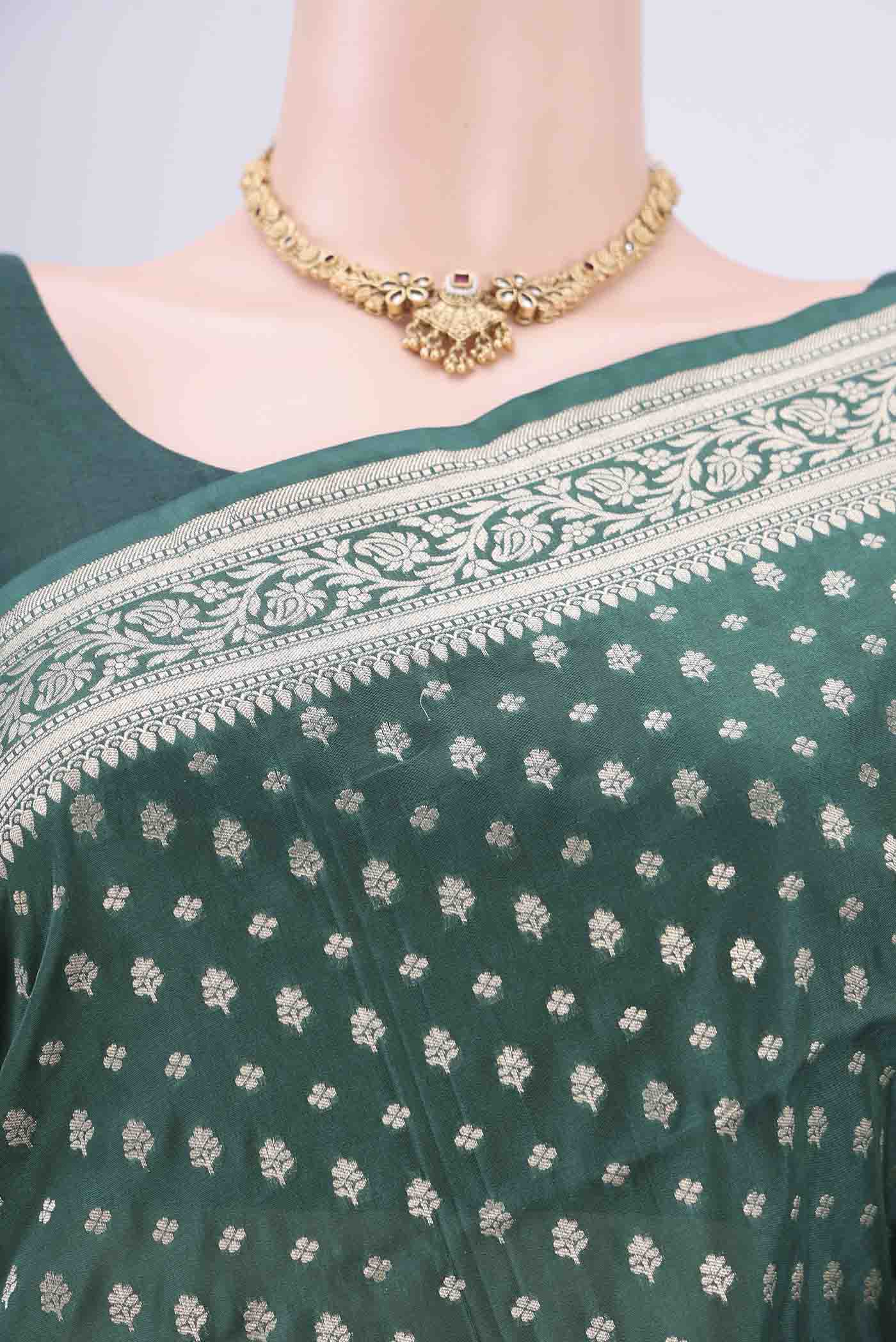 Border image of Green Banarasi Jamavar Saree with Zari Brocade on the body and Zari Border. 