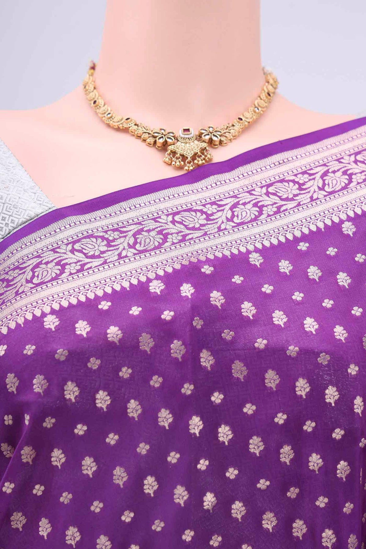 Border image of Purple Dual Tone Banarasi Silk Saree with Zari Brocade on the body and Zari Border