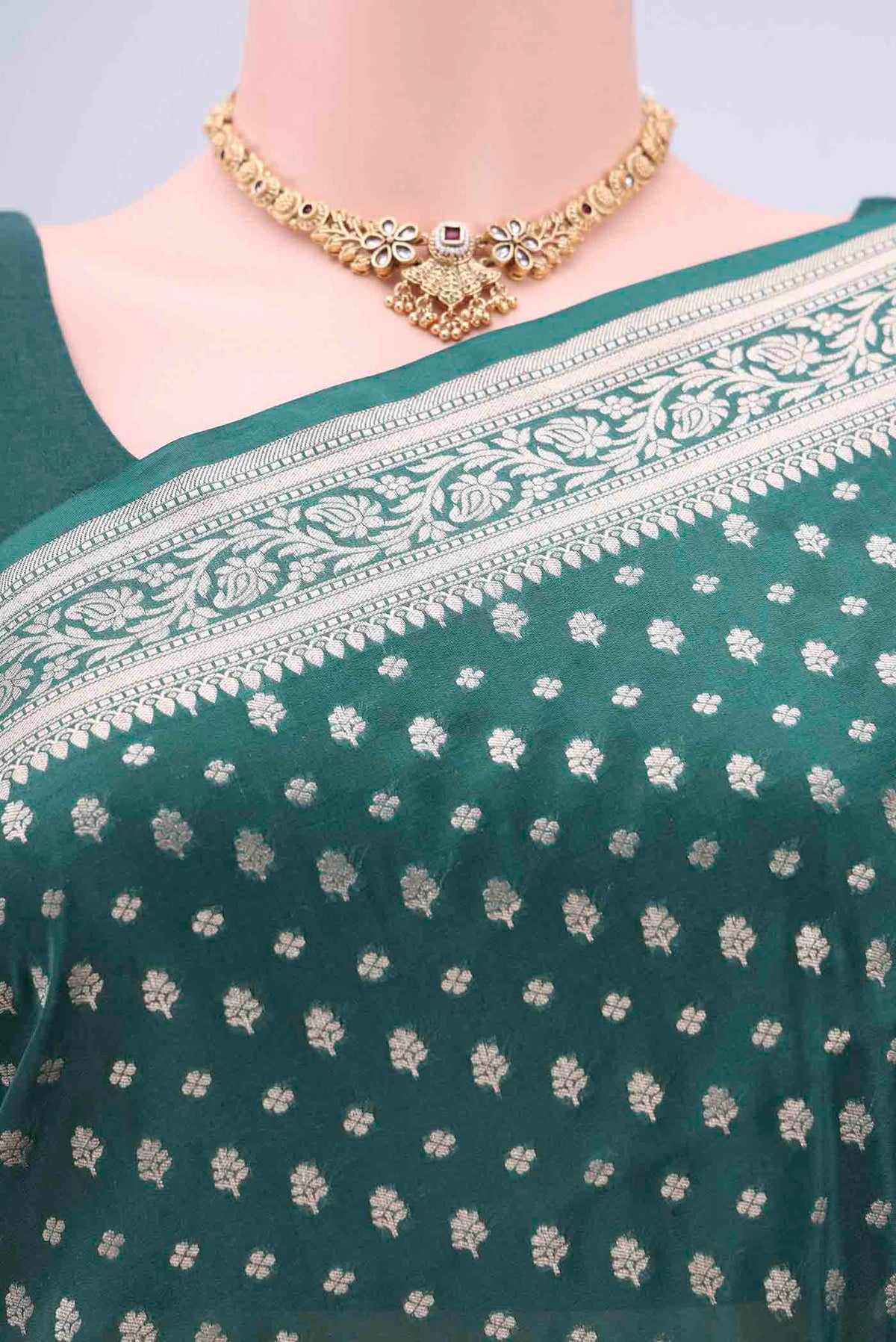 Border image of Green Banarasi Silk Saree with Zari Butta on the body and Zari Border