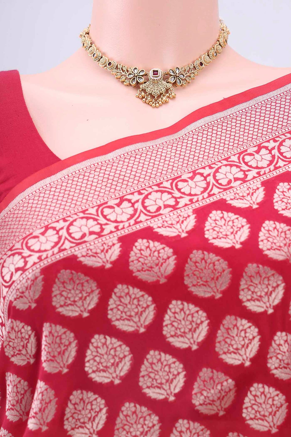 Border image of Dark Pink Dual Tone Banarasi Silk Saree with Zari Brocade on the body and Zari Border