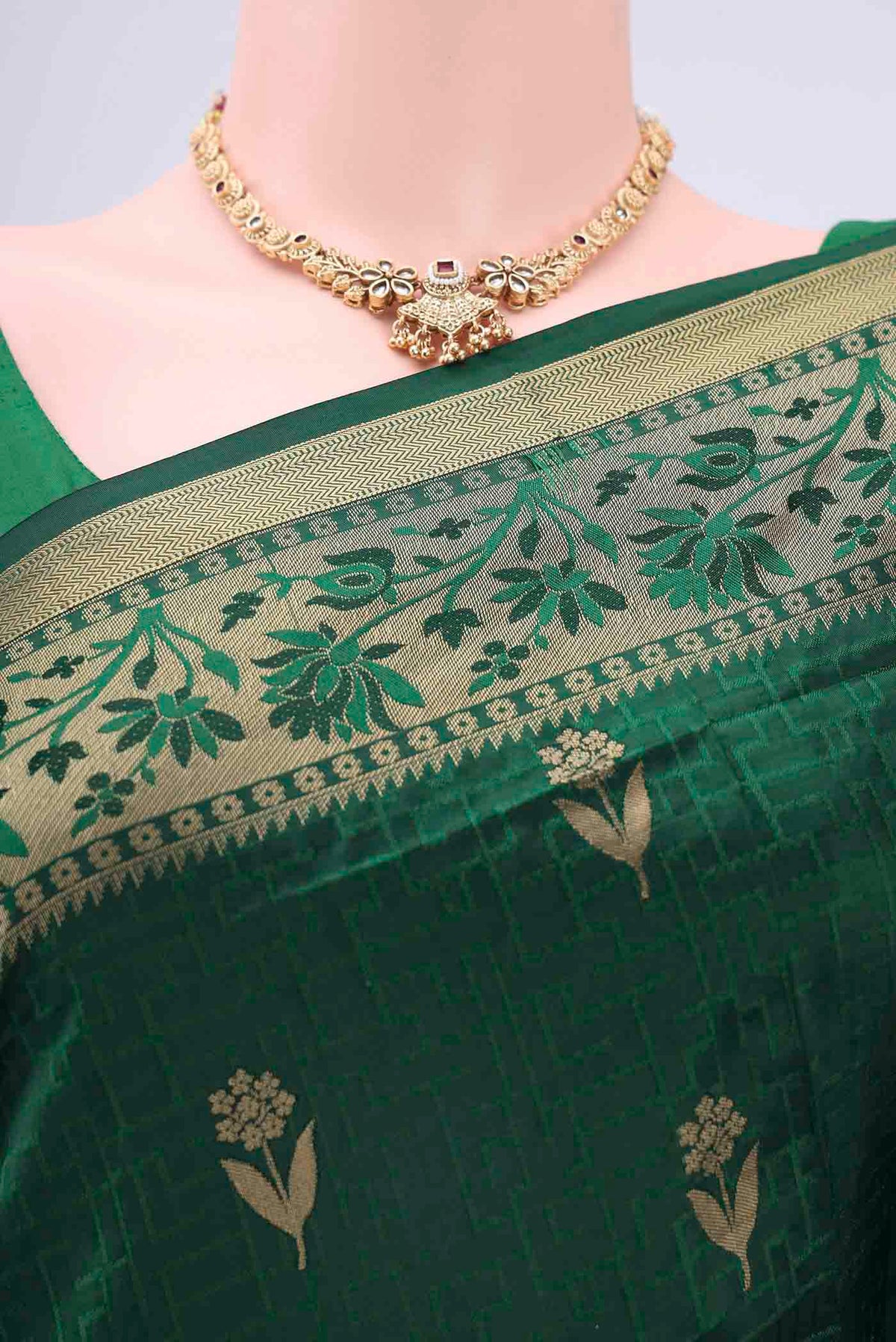 Border image of Green Soft Silk Saree with Jacquard design on the body and Thread Border
