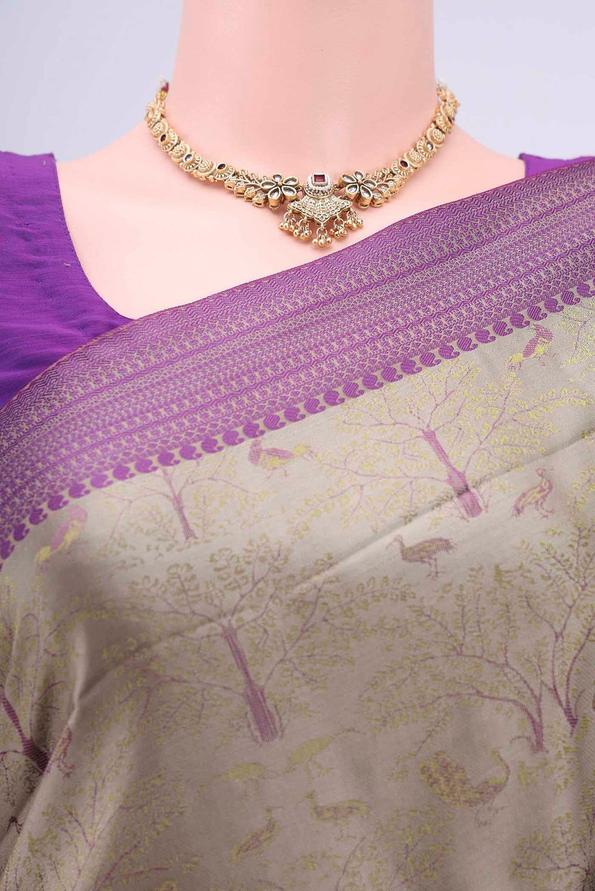 Border image of Grey Soft Silk Saree with Jacquard design on the body and Thread Border