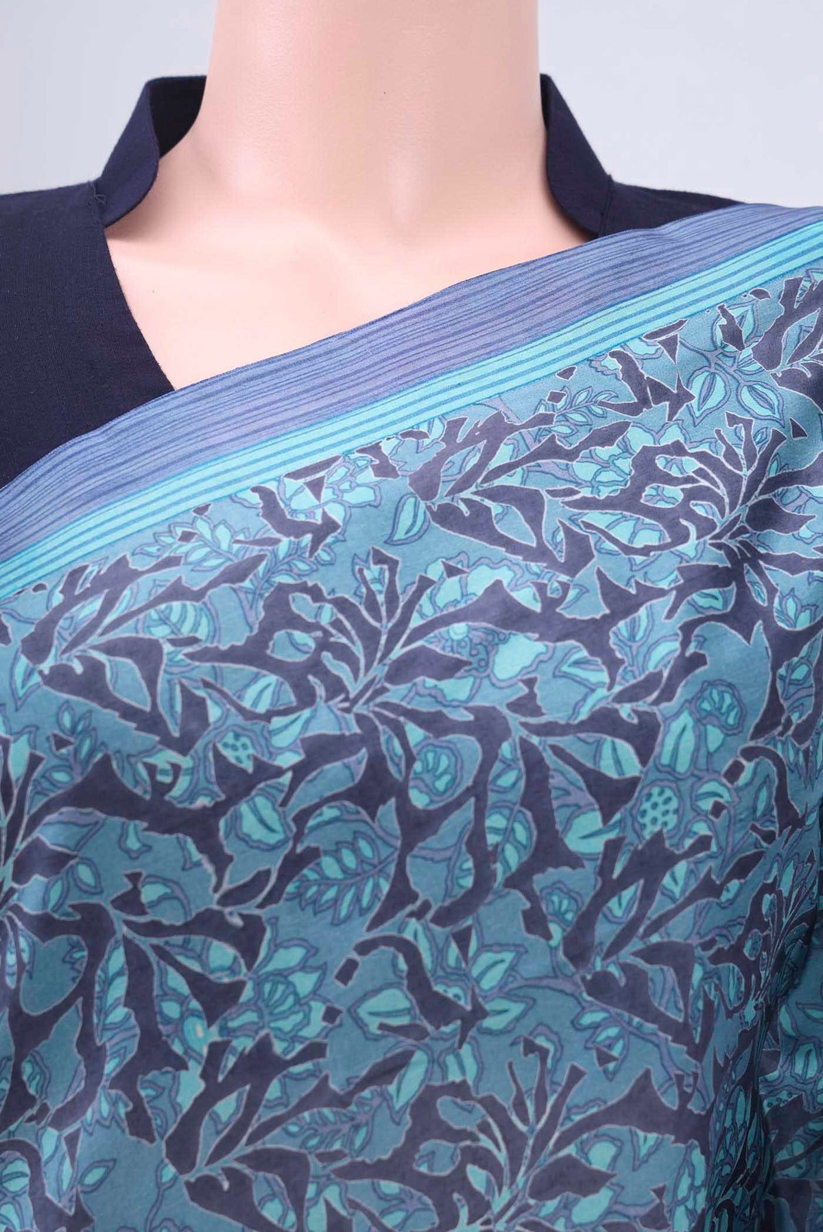 Border image of Davys Grey Printed Silk Saree with Printed design on the body and Lace Border