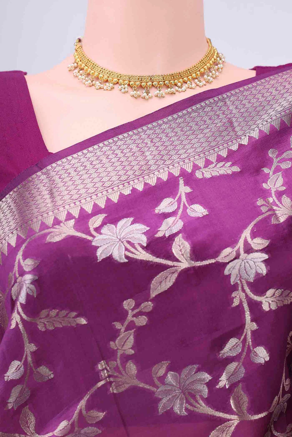 Border image of Violet Banarasi Raw Silk Saree with Zari Butta on the body and Zari Border