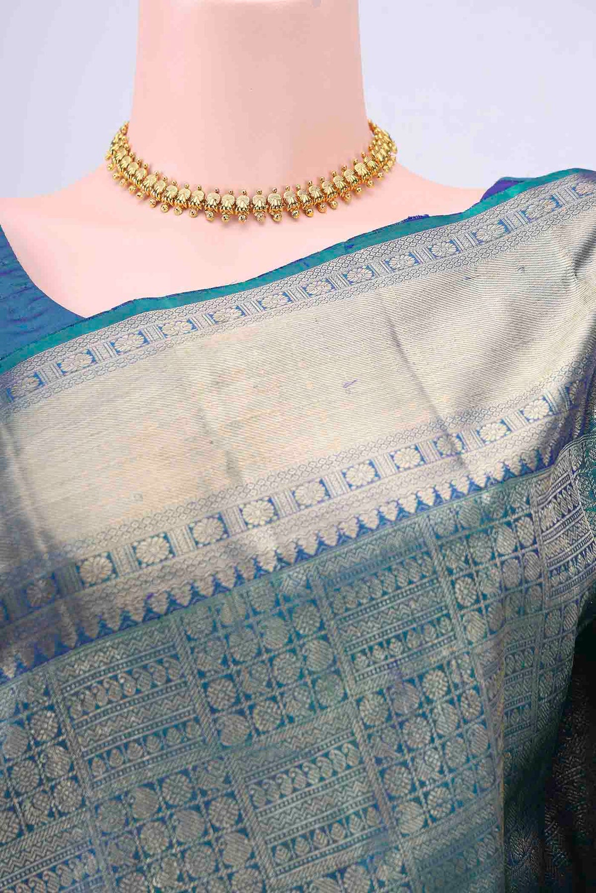 Border image of Blue Kanchipuram Saree with Zari Brocade on the body and Zari Border