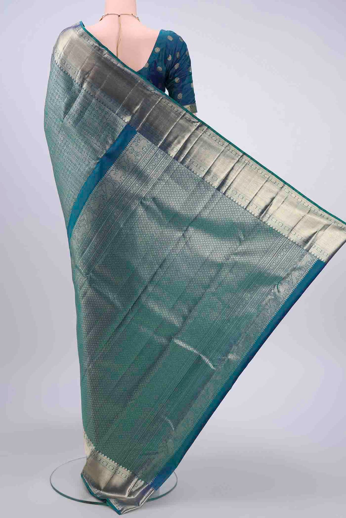 Flat view of Blue Kanchipuram Saree with Zari Brocade on the body and Zari Border