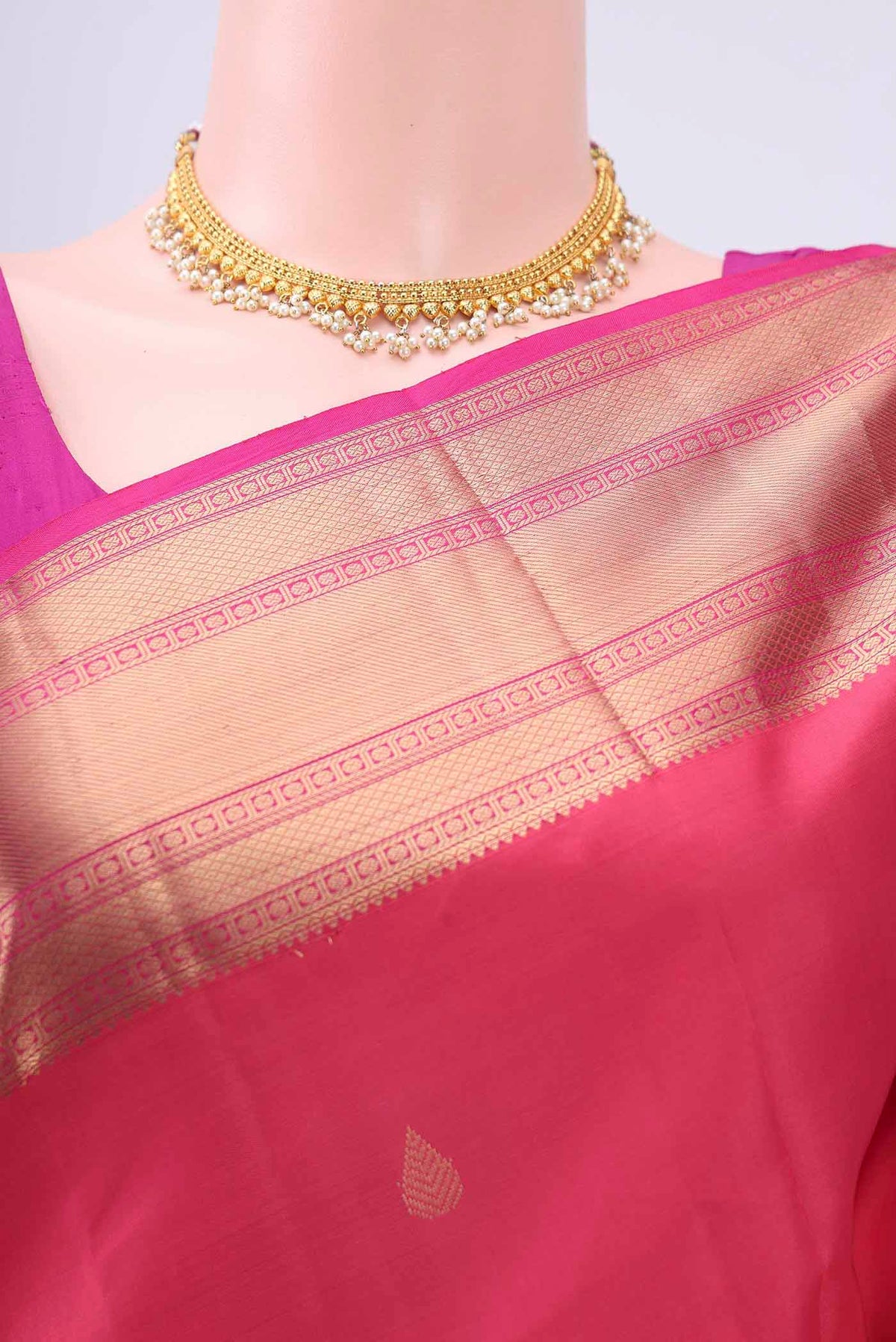 Border image of Pink Nangavalli Silk [ Salem ] Saree with Zari Butta on the body and Zari Border