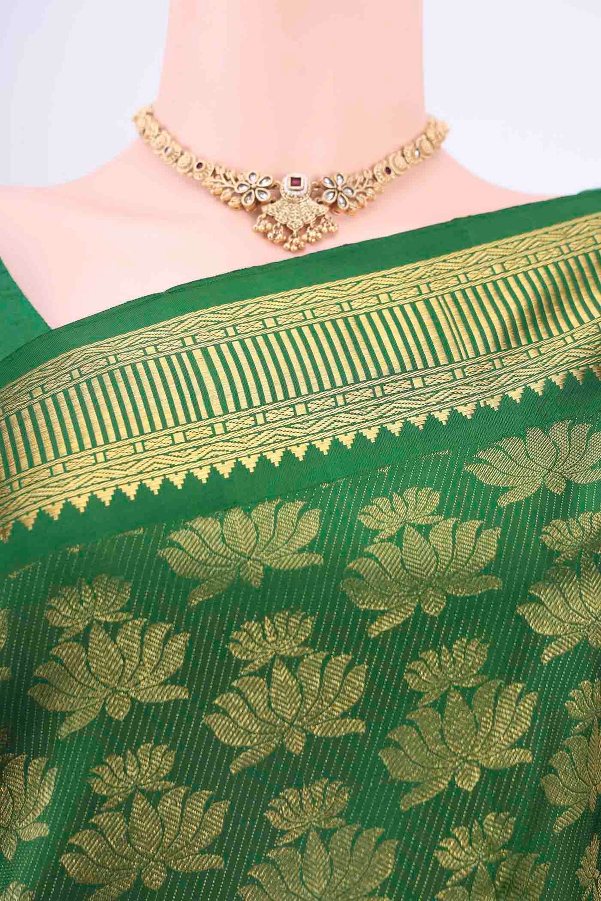 Border image of Green Dual Tone Kanchipuram Saree with Zari Brocade on the body and Zari Border