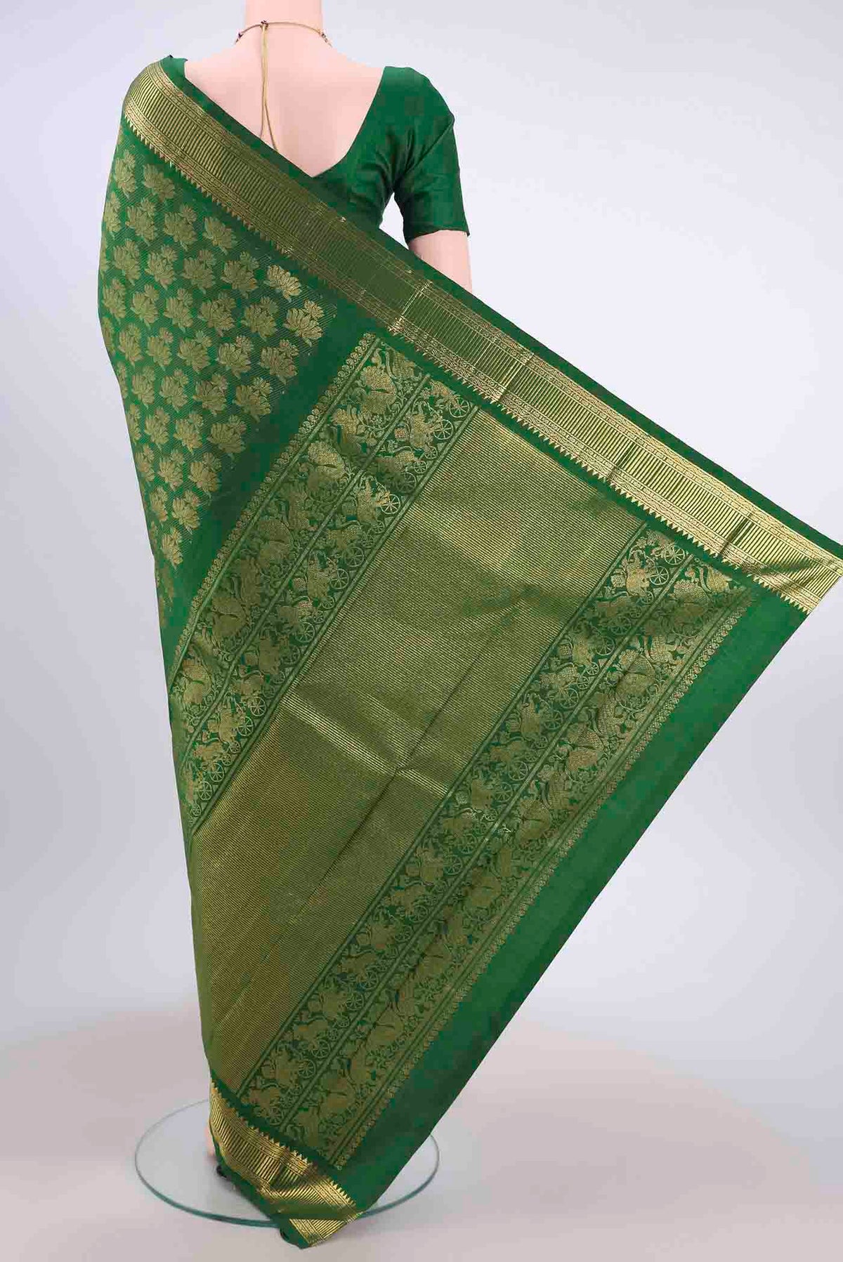 Flat view of Green Dual Tone Kanchipuram Saree with Zari Brocade on the body and Zari Border