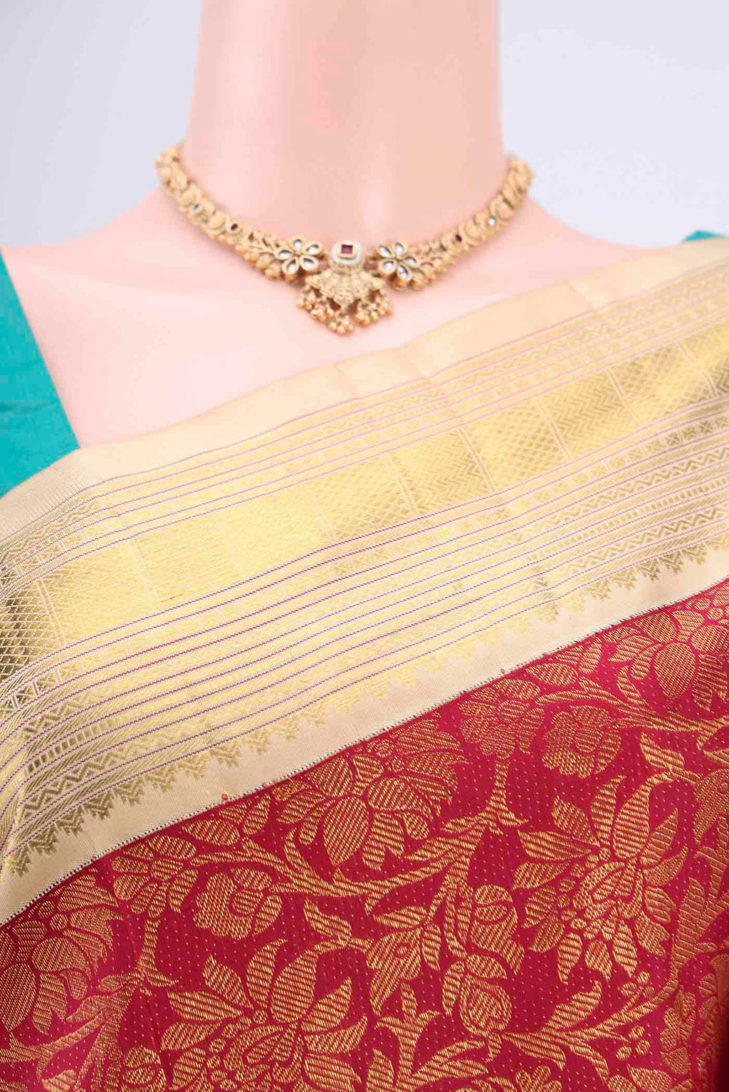 Border image of Maroon Kanjivaram Silk Saree with Plain Body and Ganga Jamuna Border. 