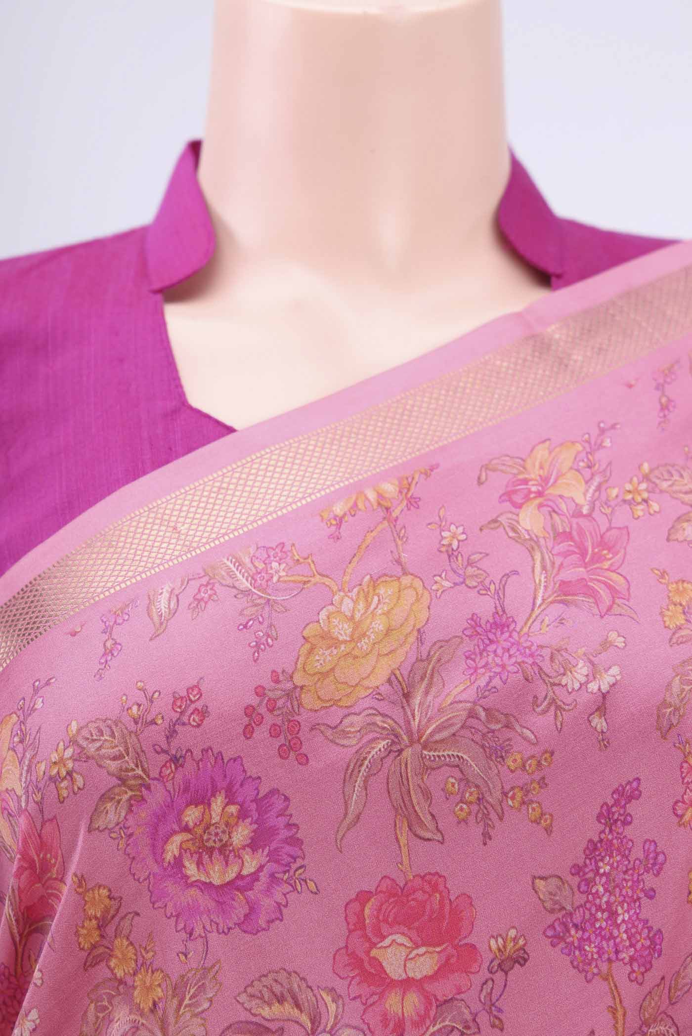 Border image of Rose pink Crepe Saree with Floral Print on the body and Plain Border. 