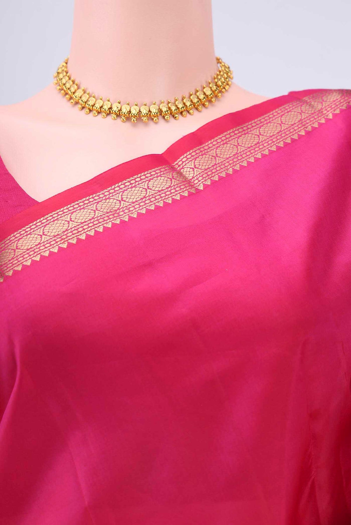 Border image of Rani Pink Nangavalli Silk [ Salem ] Saree with Zari Butta on the body and Zari Border