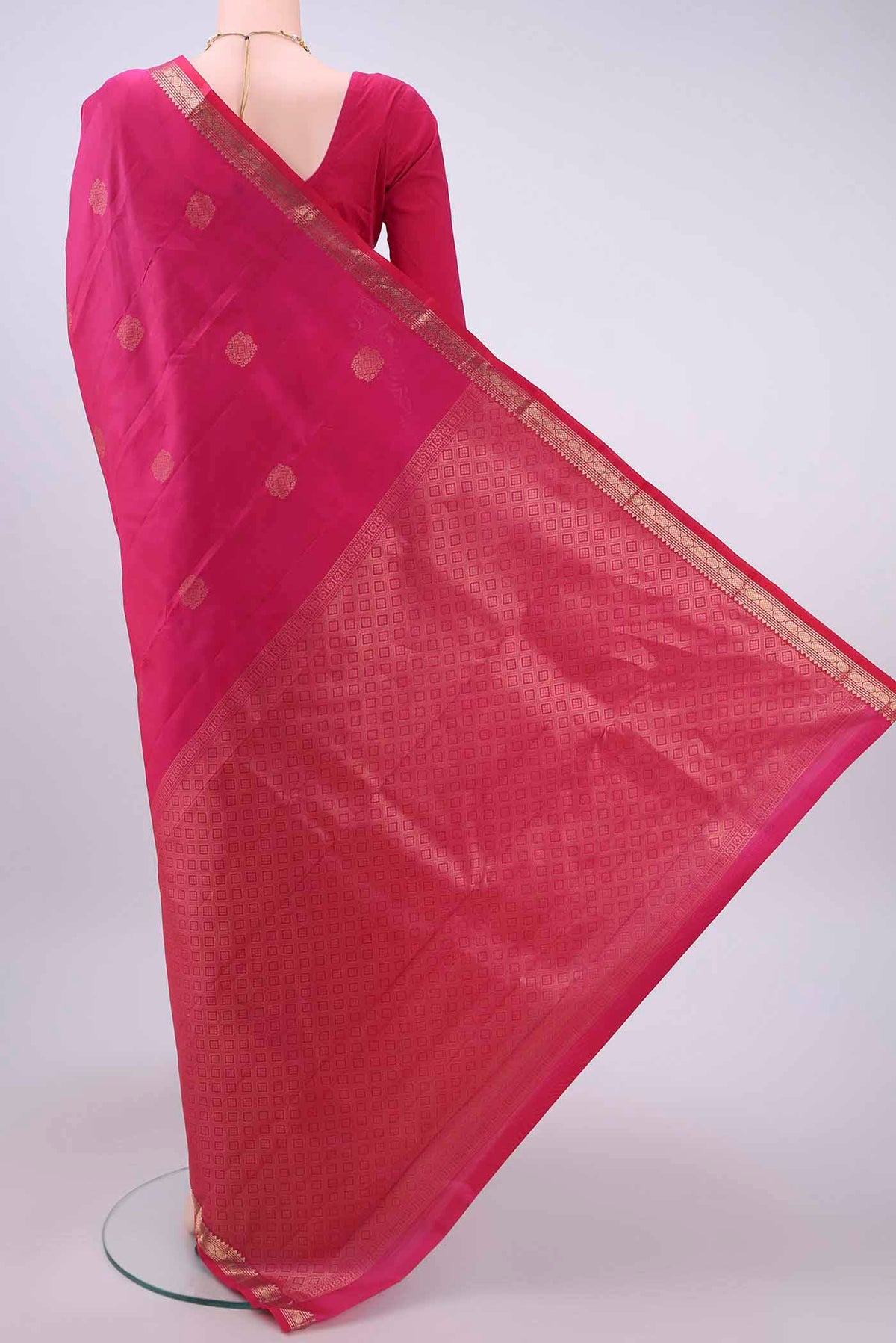 Flat view of Rani Pink Nangavalli Silk [ Salem ] Saree with Zari Butta on the body and Zari Border