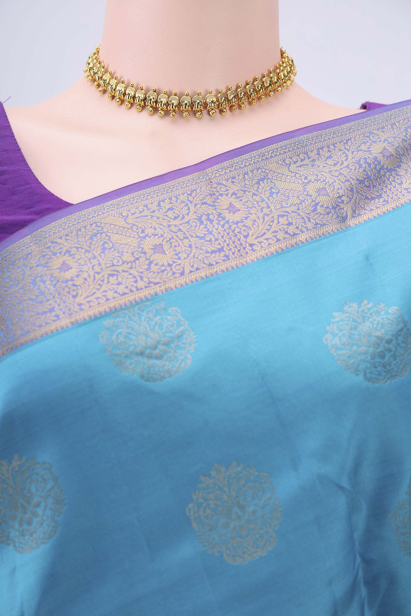 Border image of Electric Blue Dual Tone Nangavalli Silk [ Salem ] Saree with Zari Butta on the body and Zari Border