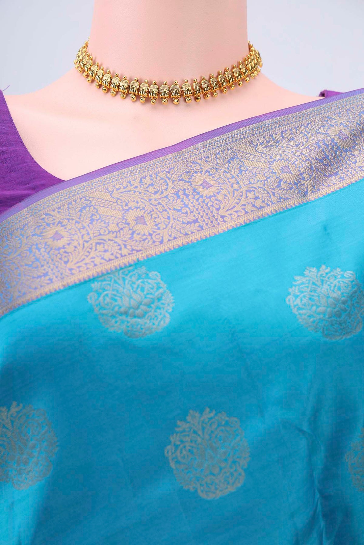 Border image of Electric Blue Dual Tone Nangavalli Silk [ Salem ] Saree with Zari Butta on the body and Zari Border