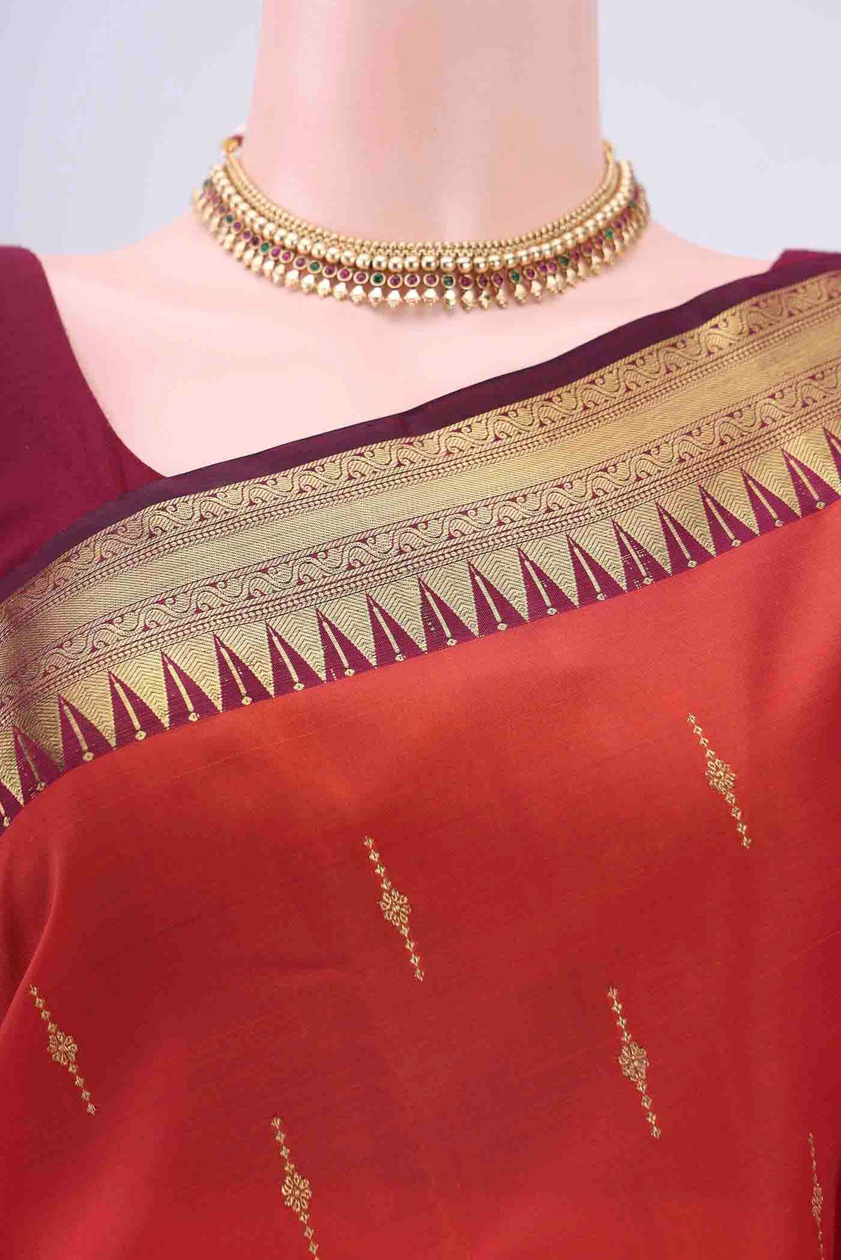 Border image of Rust Kanchipuram Silk Saree with Zari Butta on the body and Zari Border