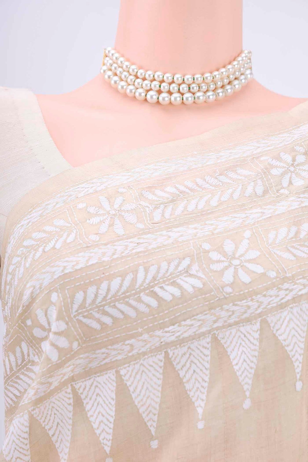 Border image of Beige Kantha Silk Saree with Kantha Work on the body and Thread Border