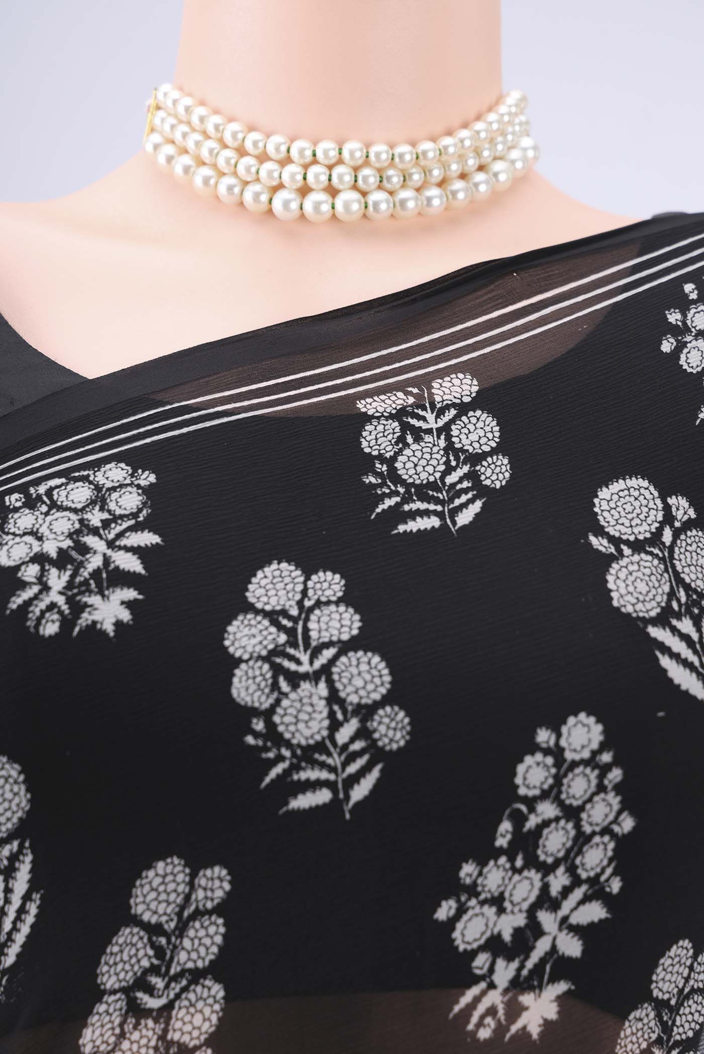Border image of Black Mysore Chiffon Saree with Floral Print on the body and Plain Border. 