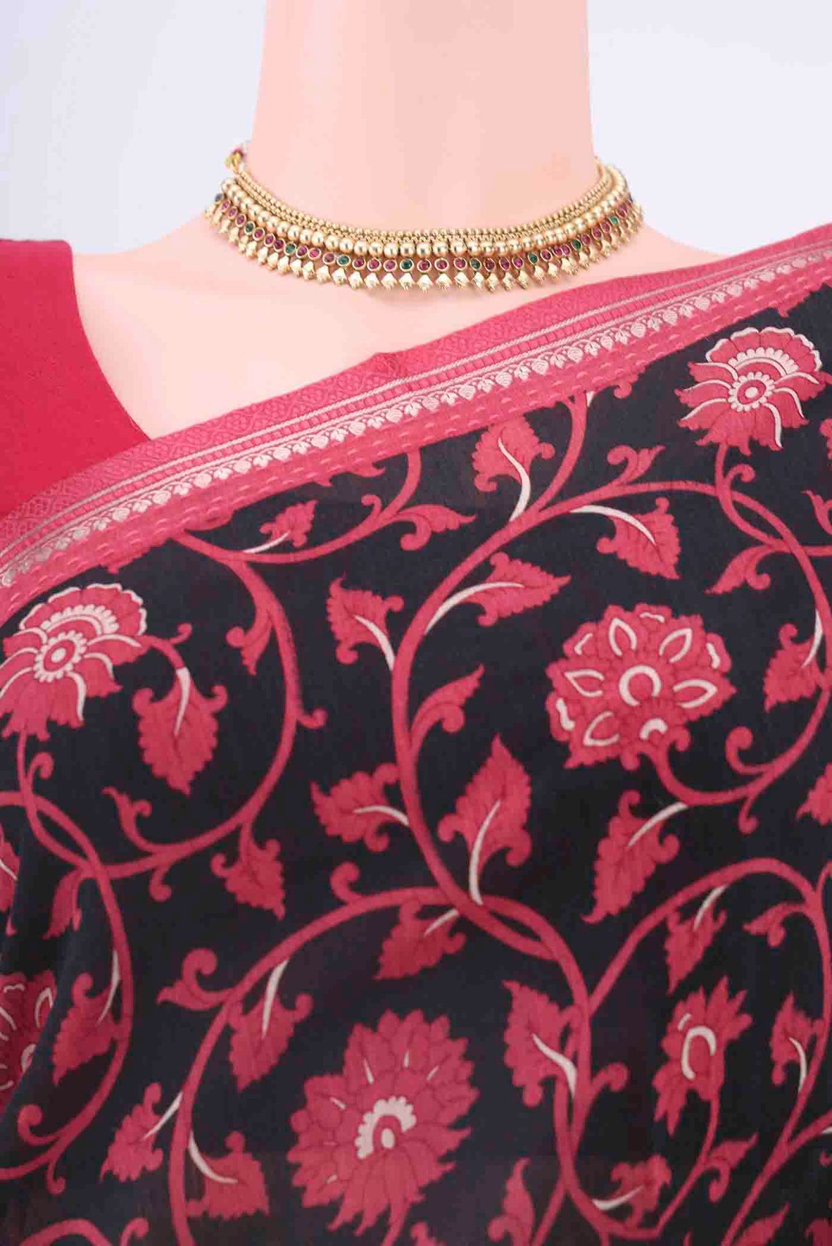 Border image of Black Dual Tone Tussar Silk Saree with Printed design on the body and Zari And Thread Border