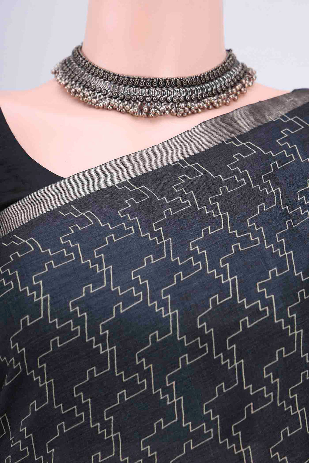 Border image of Black Dual Tone Tussar Silk Saree with Geometric Print on the body and Zari Border