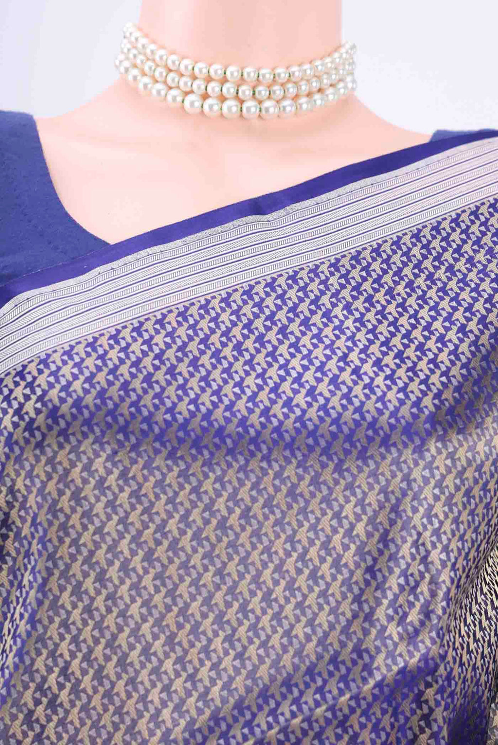 Border image of Dark Blue Dual Tone Banarasi Silk Saree with Zari Brocade on the body and Zari Border