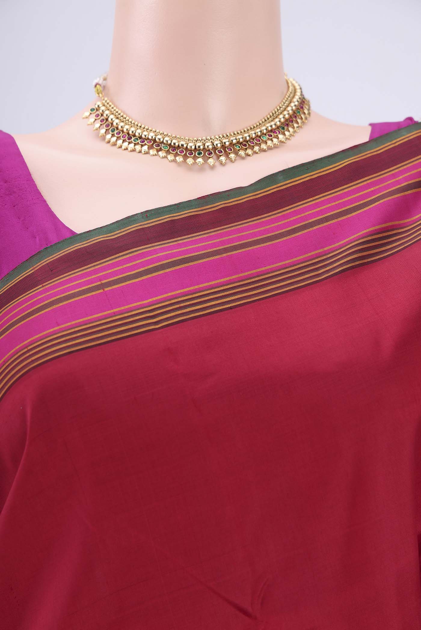 Border image of Maroon Kanjivaram Saree with Checked design on the body and Thread Border. 