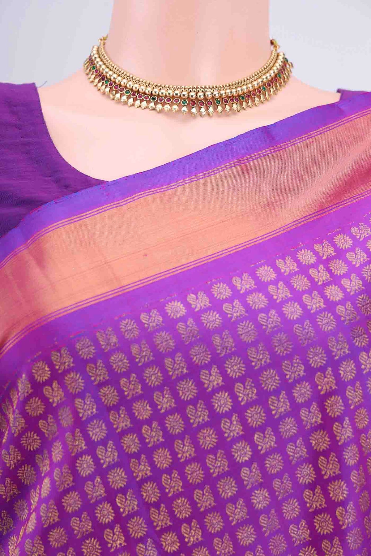 Border image of Pure Silk Pure Zari Magenta Kanchipuram Saree with Zari Brocade on the body and Zari Border