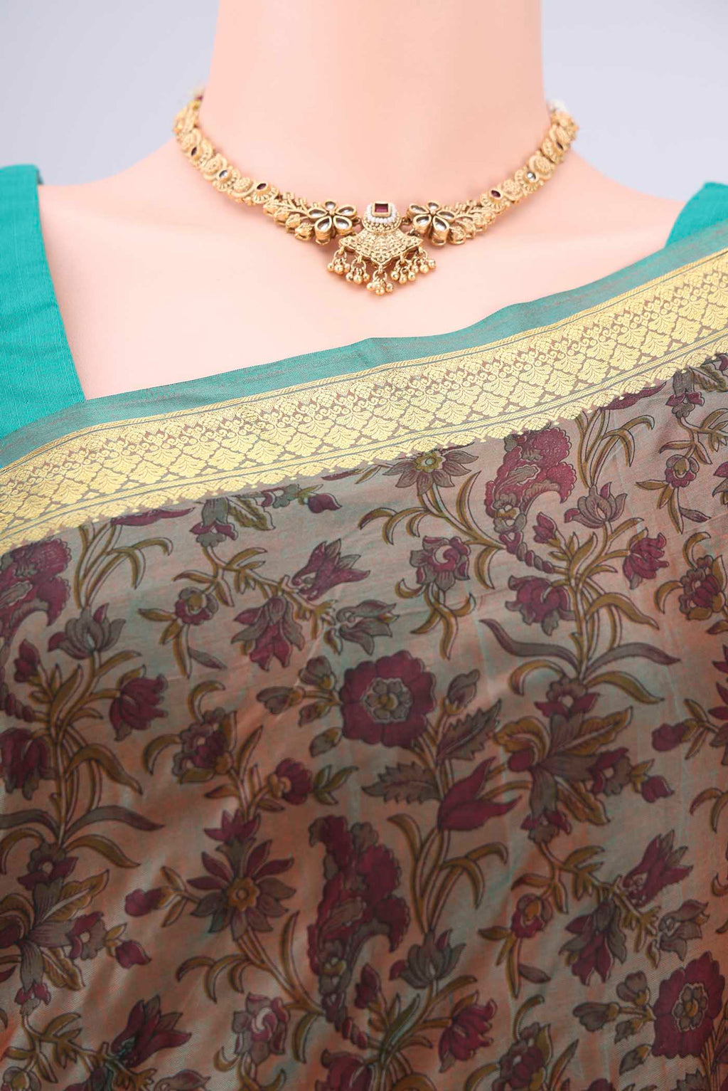 Border image of Pickle Green Dual Tone Printed Silk Saree with Printed design on the body and Zari Border. 
