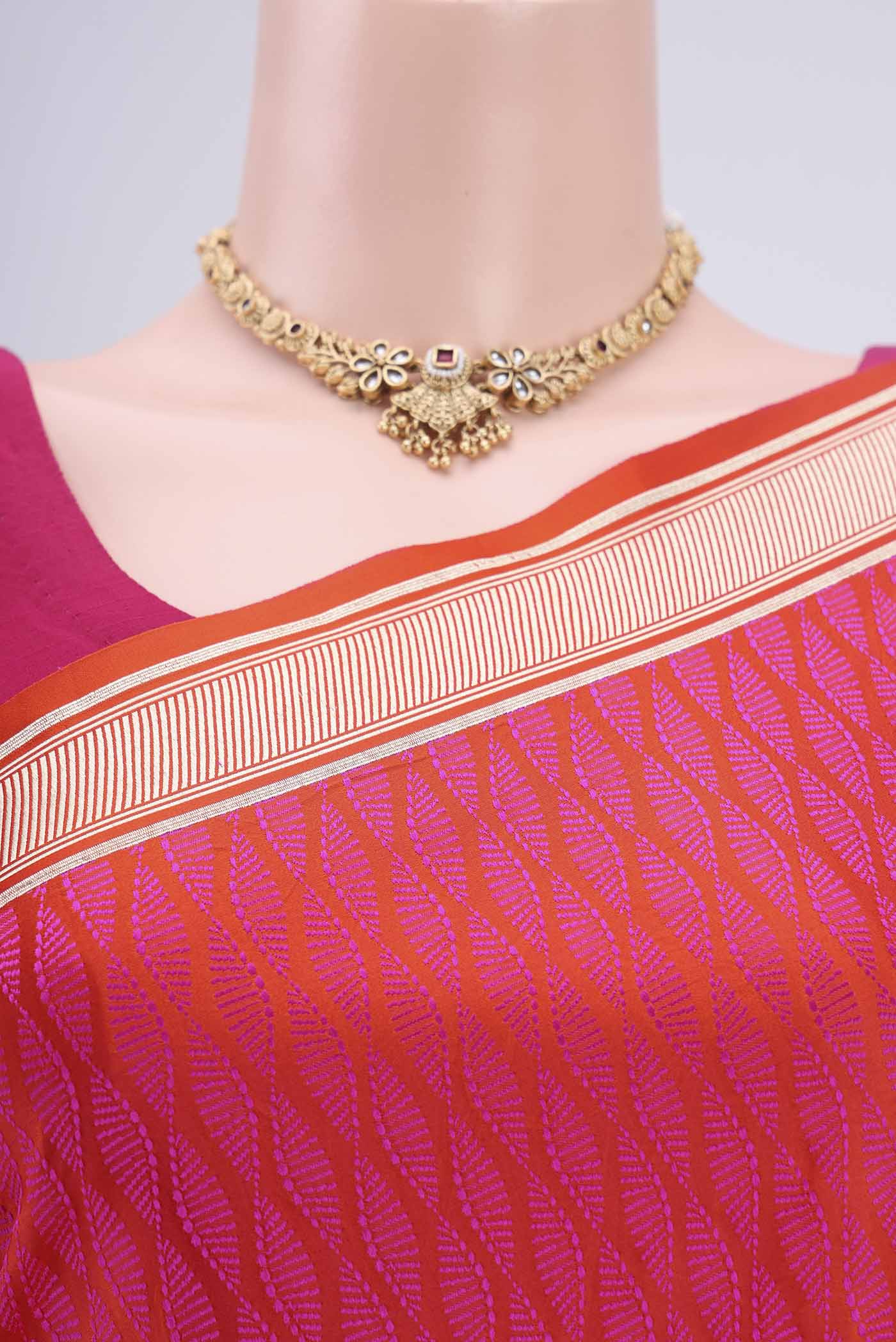 Border image of Pink Soft Silk Saree with Checked design on the body and Without Border. 