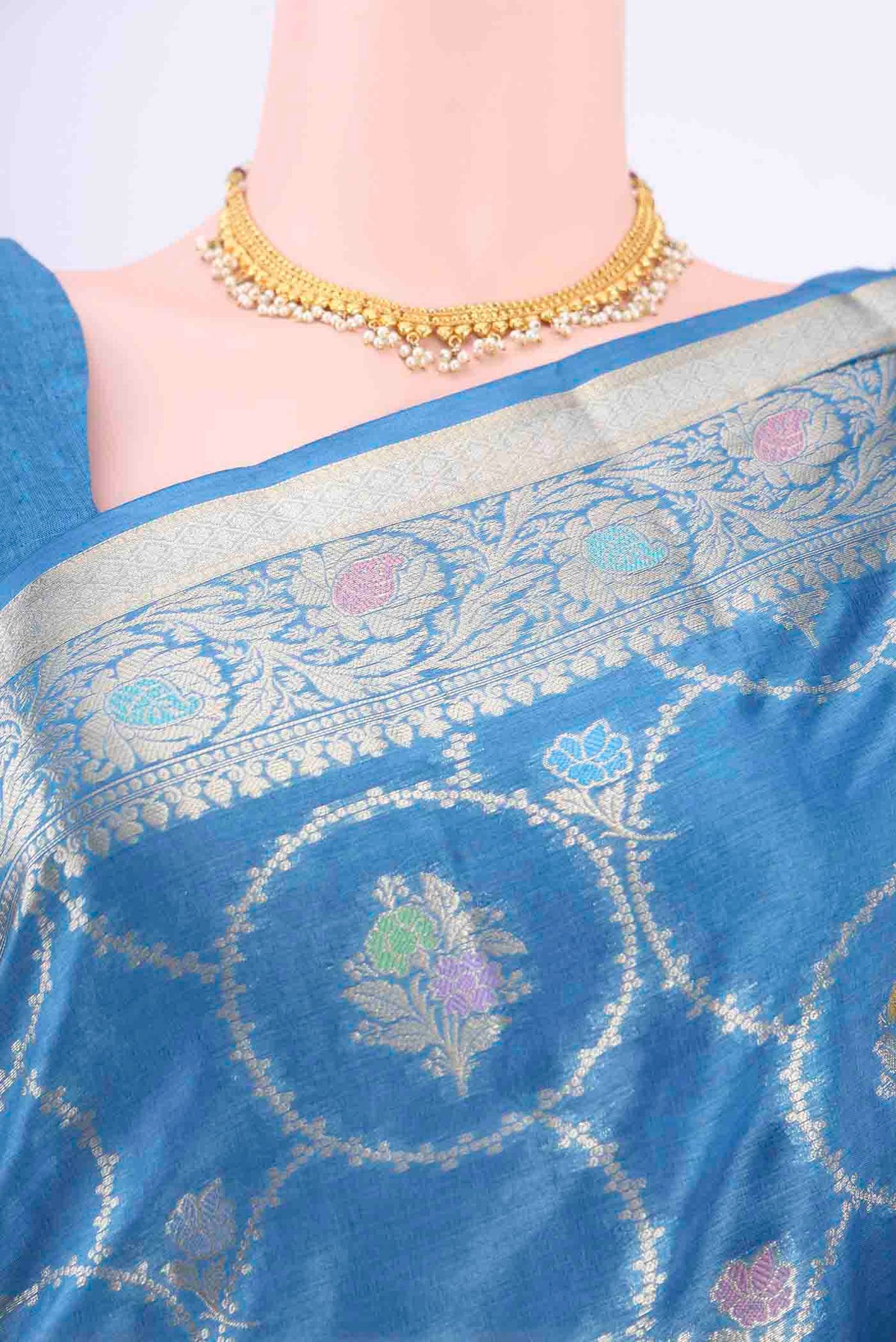 Border image of Blue Banarasi Tussar Silk Saree with Zari And Thread Butta on the body and Zari Border
