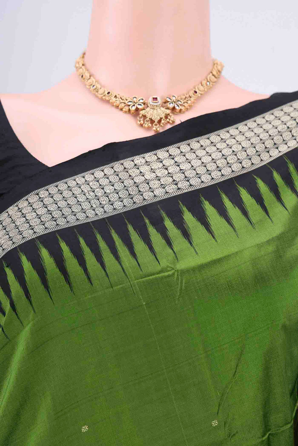 Border image of Mehandi Green Orissa Silk Saree with Thread Butta on the body and Thread Border. 