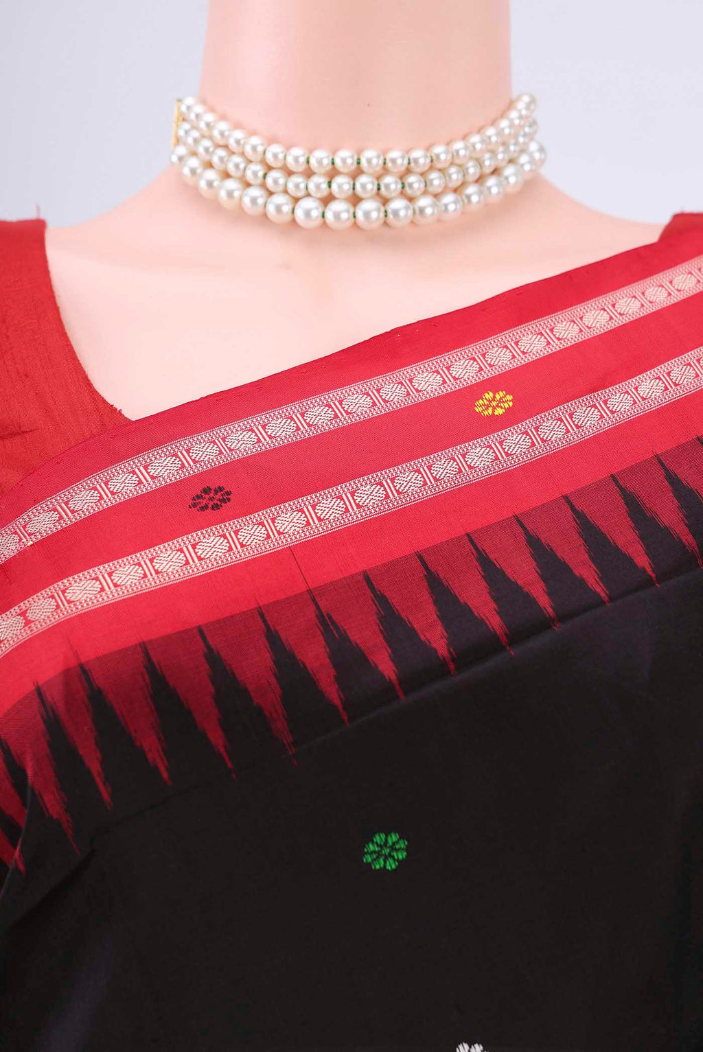 Border image of Black Orissa Silk Saree with Thread Butta on the body and Thread Border. 