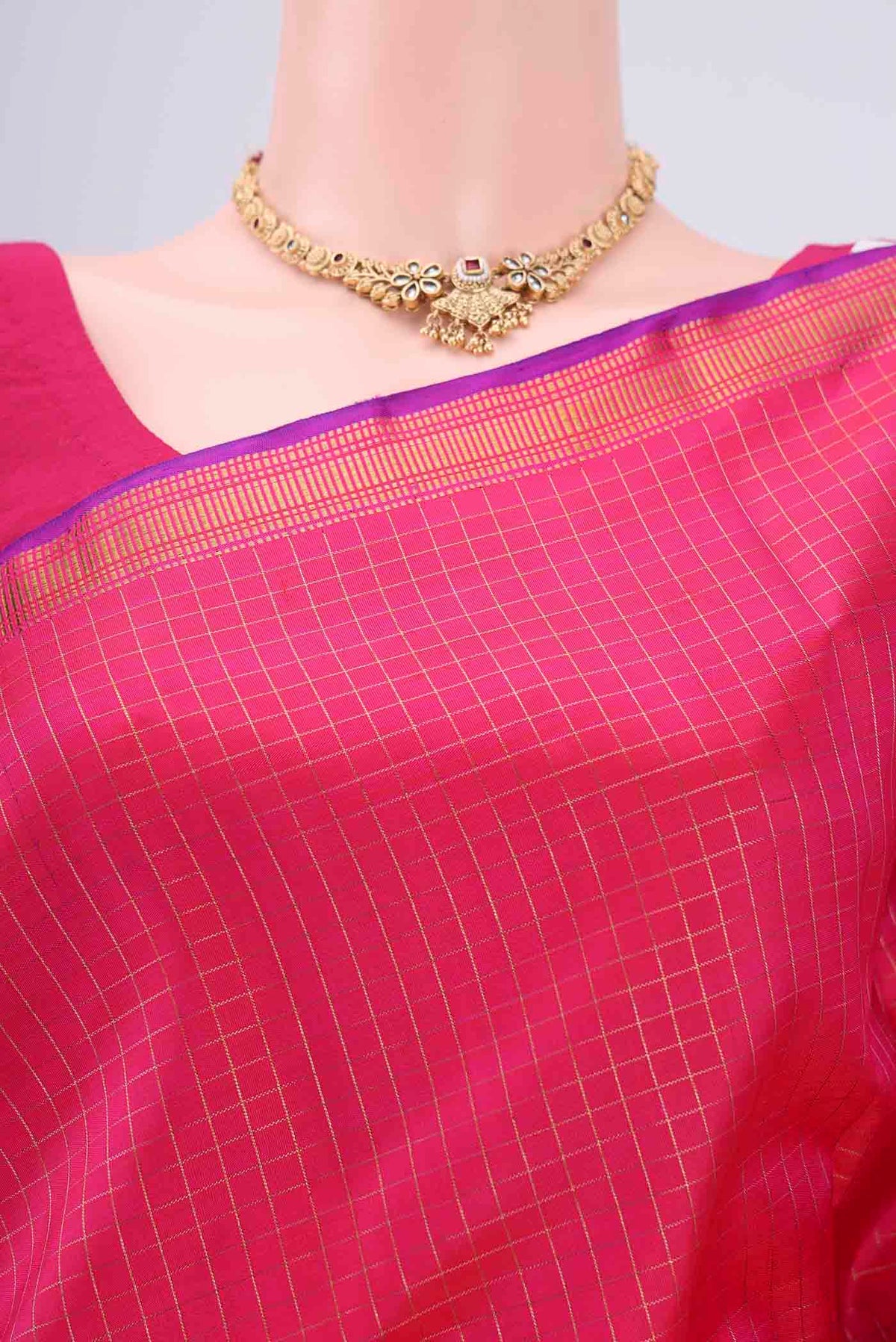 Border image of Pure Silk Pure Zari Dark Pink Kanchipuram Saree with Checked design on the body and Temple Border. 