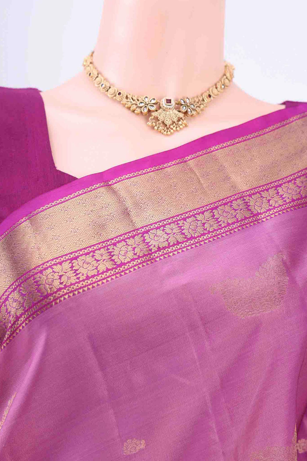 Border image of Lavender Kanchipuram Silk Saree with Zari Butta on the body and Zari Border