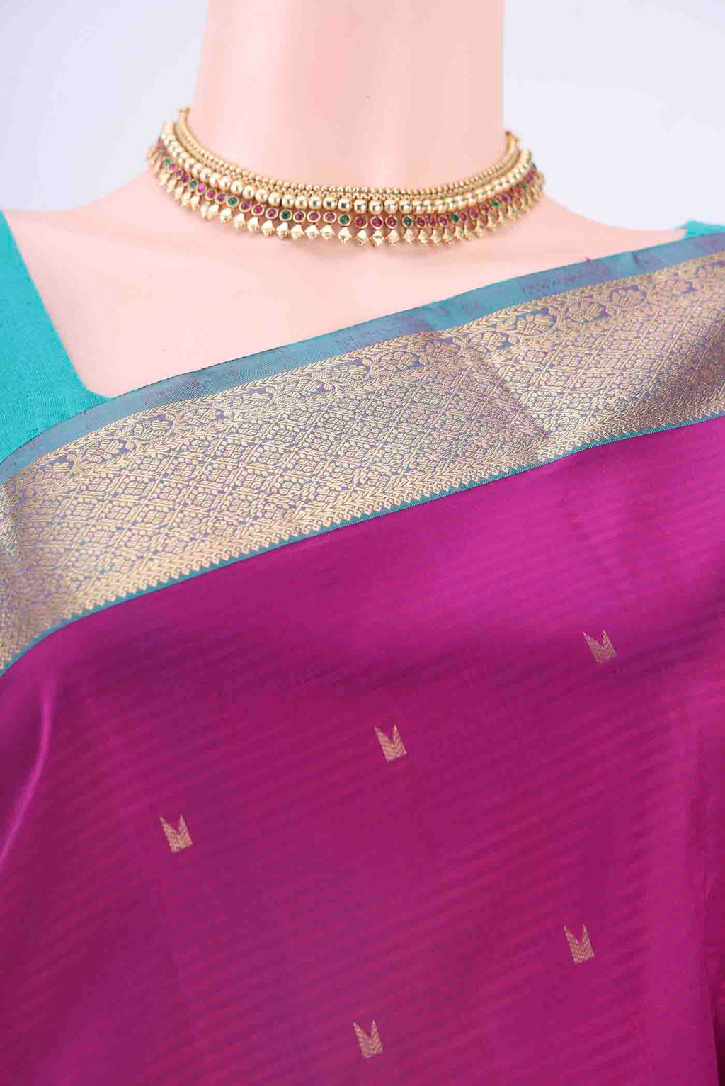 Border image of Magenta Nangavalli Silk [ Salem ] Saree with Zari Butta on the body and Zari Border