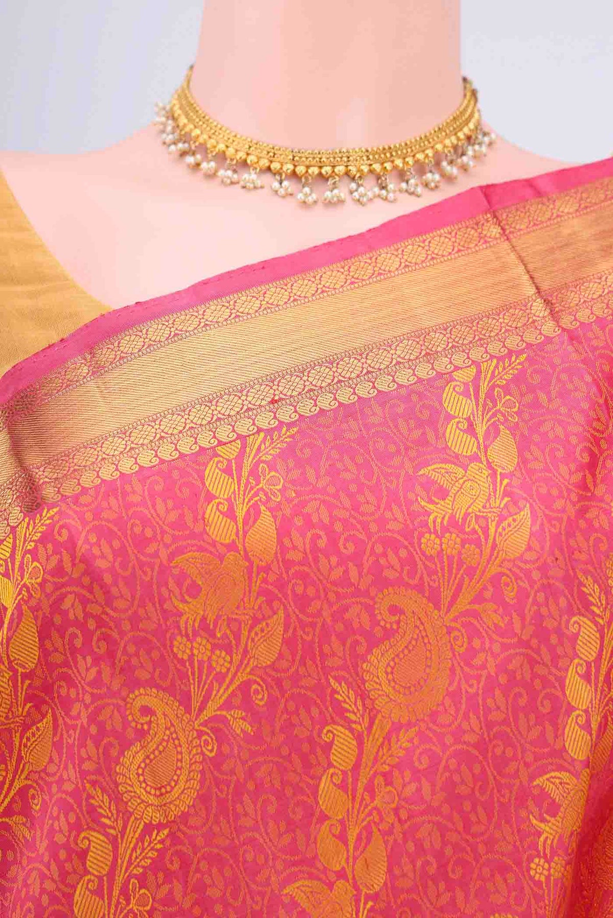 Border image of Pink Kanchipuram Saree with Jacquard design on the body and Zari Border