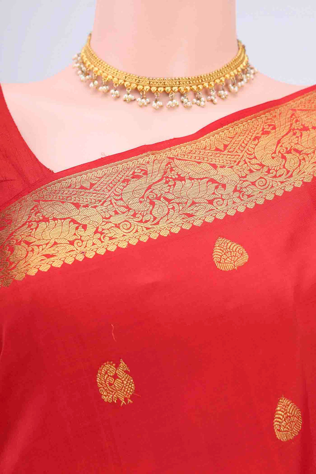 Border image of Imperial Red Kanchipuram Saree with Zari Butta on the body and Zari Border